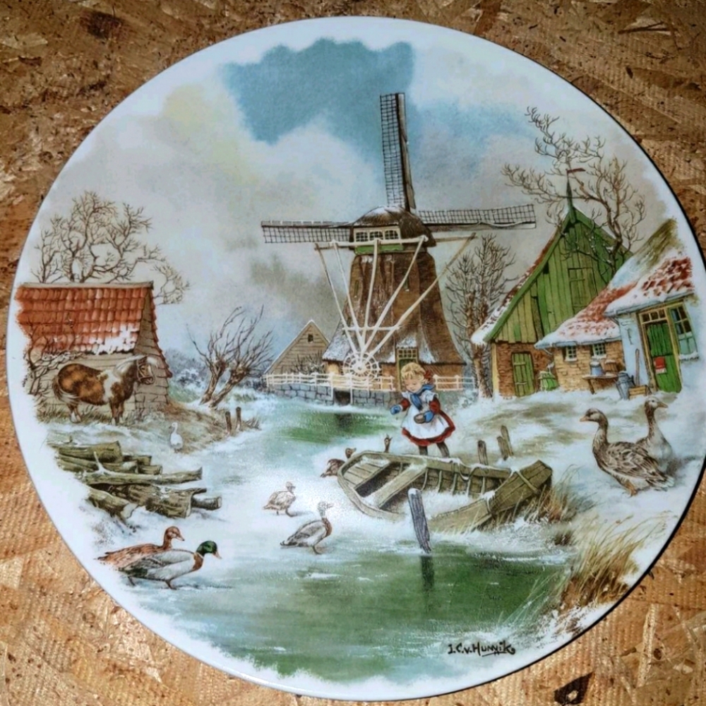 VAN HUNNIK Collectors Plate